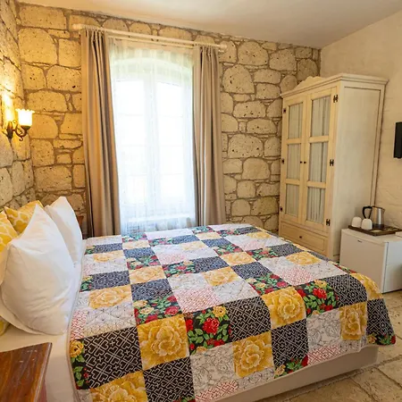 Hotel Kupina 2*